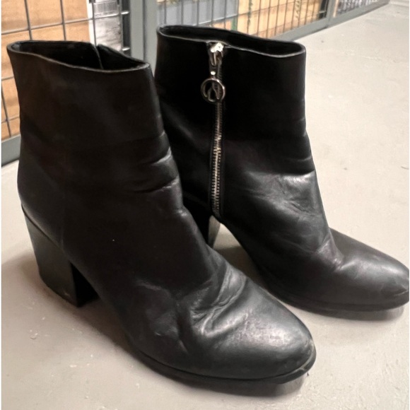 Black leather ankle boots - Picture 1 of 5